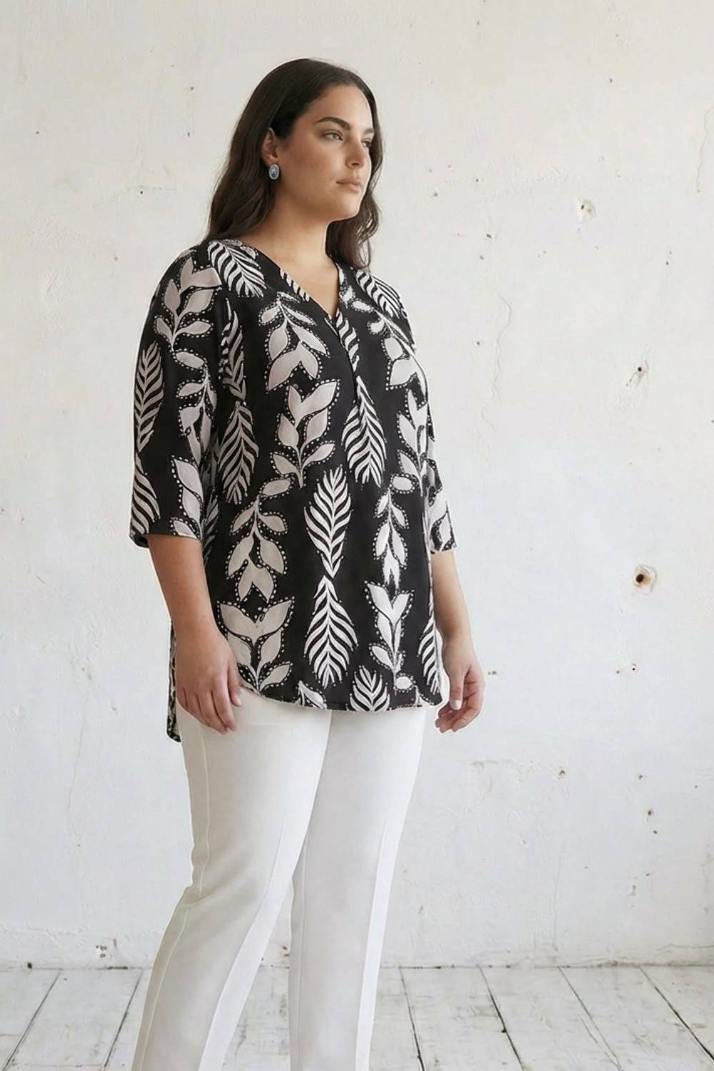Plus Size Plus Size Black White Leaf Print V Neck  Top