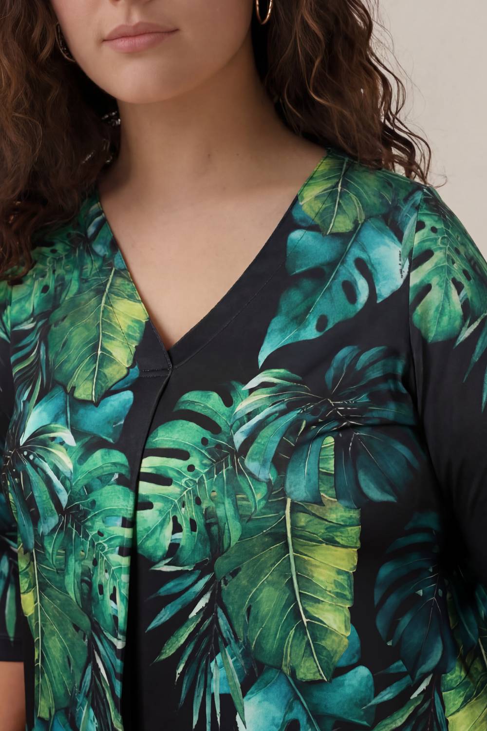 Comfortable Plus Size Midnight Tropical Printed Centre Pleat Top