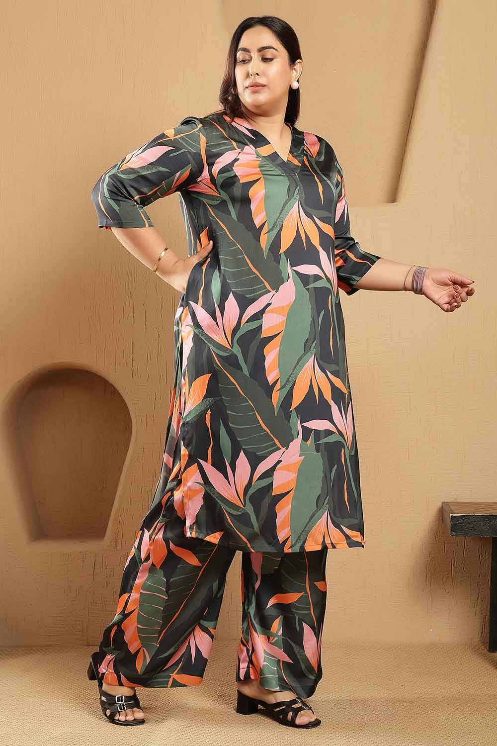 Plus Size Black Tropical Leaf Print Satin Kurta Coord Set