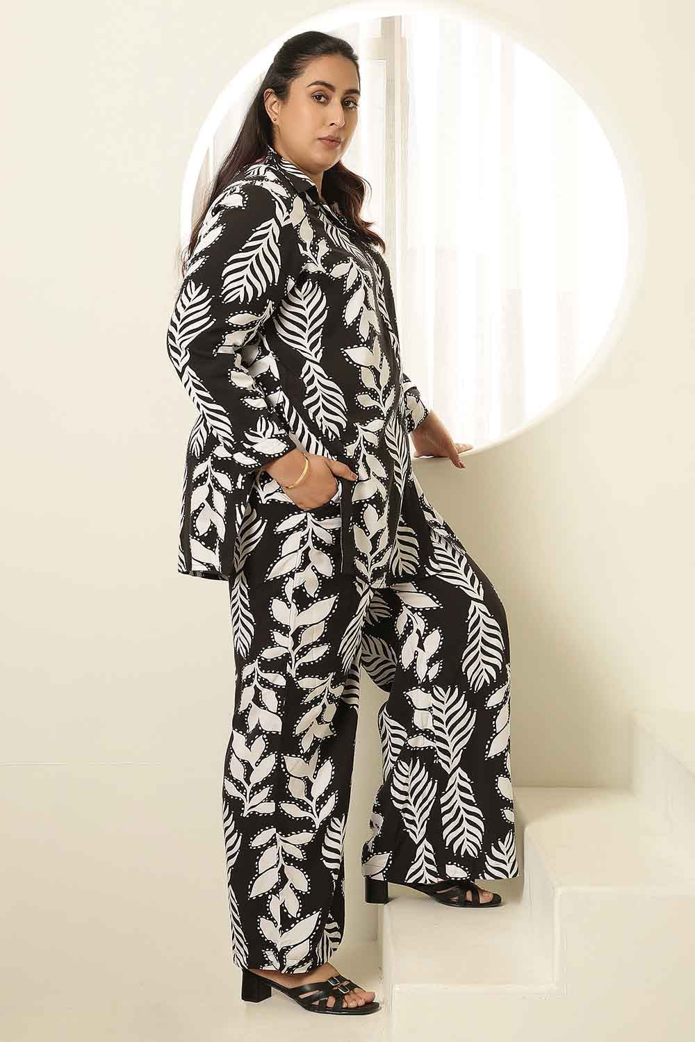 Plus Size Plus Size White Black Leaf Print Shirt Coord Set