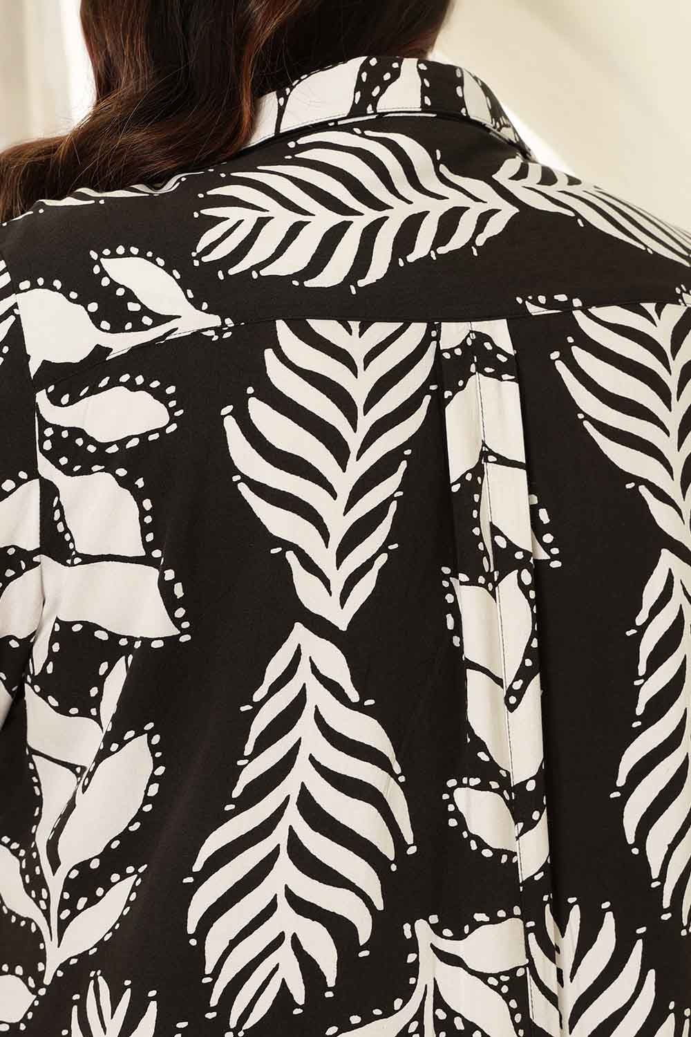 Plus Size Black White Leaf Print Shirt Dress