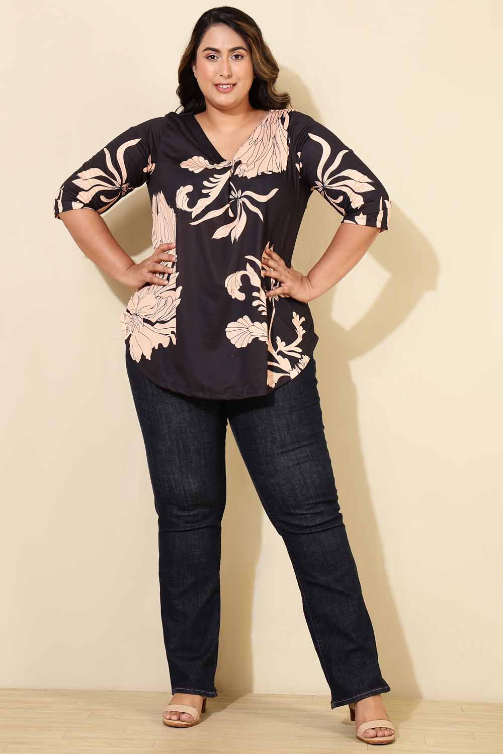 Plus Size Black White Tropical Print Centre Pleat Top