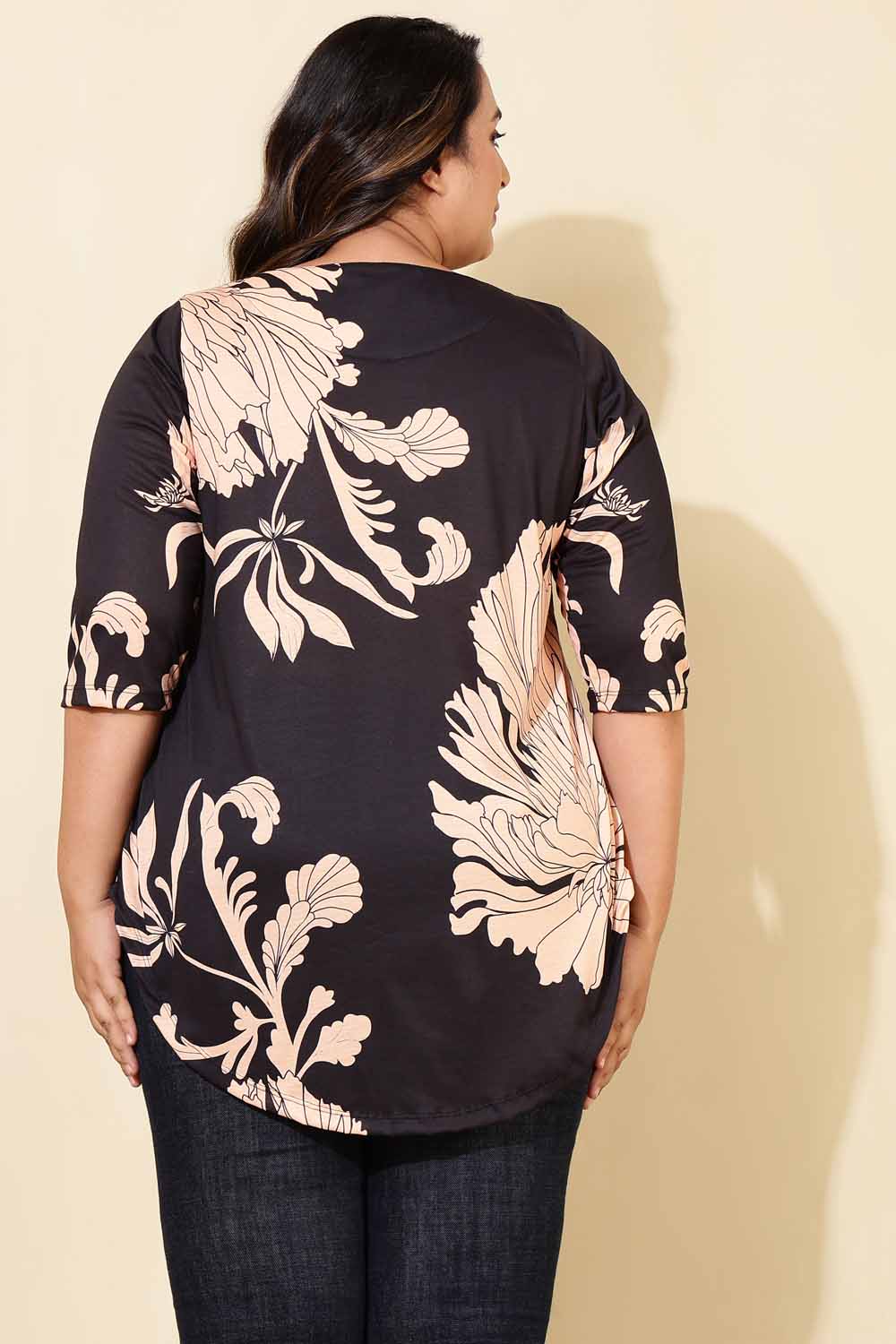 Plus Size Black White Tropical Print Centre Pleat Top