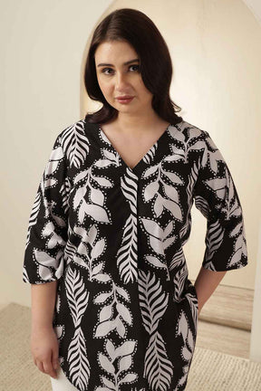 Plus Size Black White Leaf Print  V Neck  Top