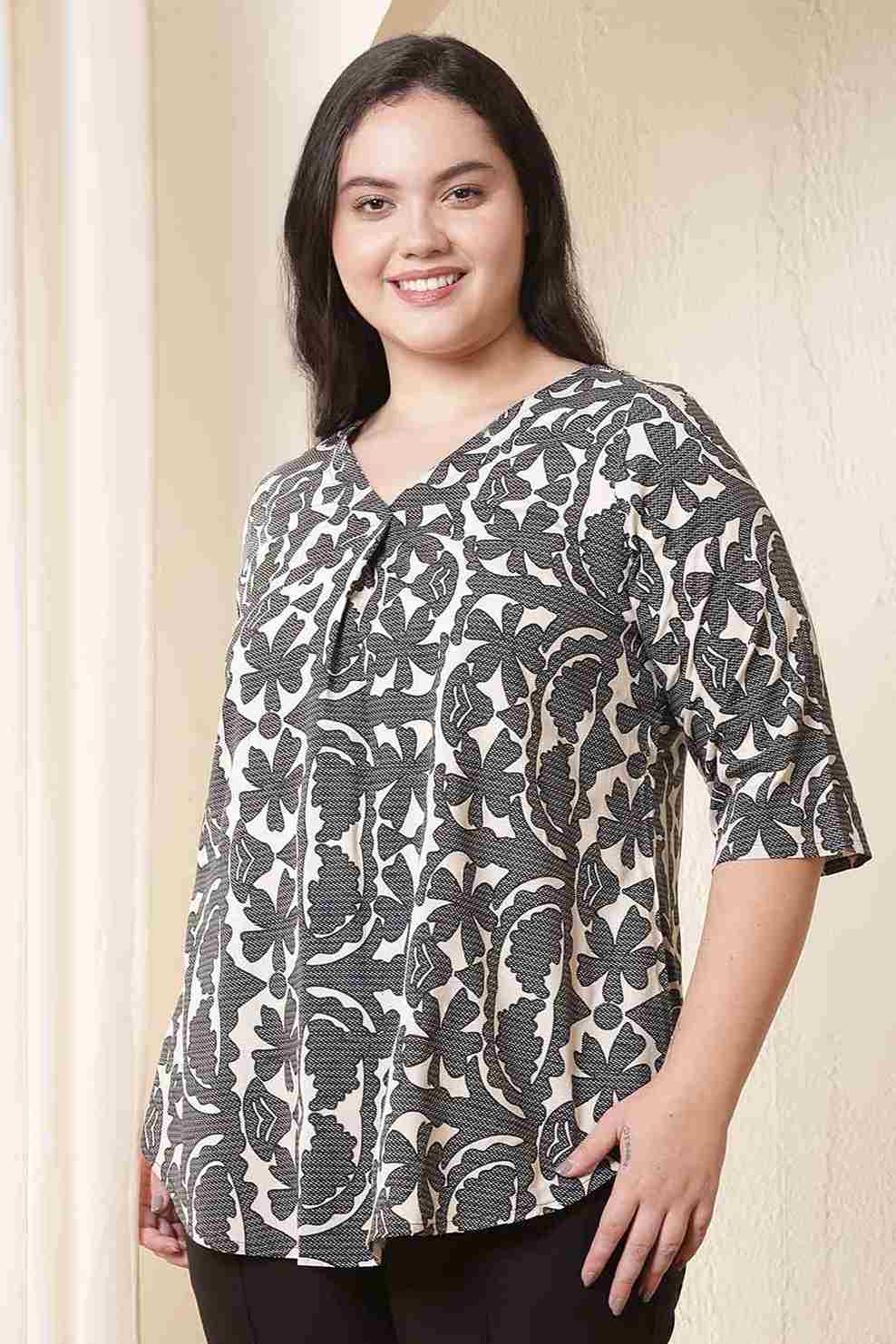 Plus Size Plus Size Black & Beige Abstract Print V Neck Cotton Top
