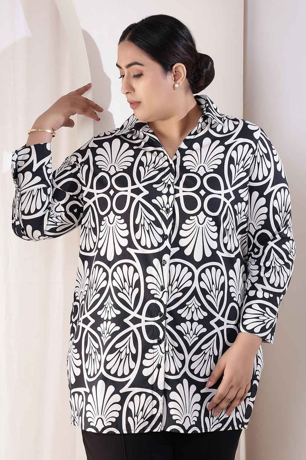 Plus Size Black & White Floral Print High Slit Styled Cuff Cotton Shirt for Women