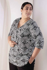 Plus Size Black & White Abstract Print Cotton V-Neck Top