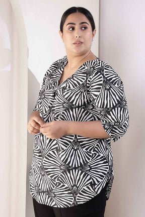 Plus Size Black & White Abstract Print Cotton V-Neck Top