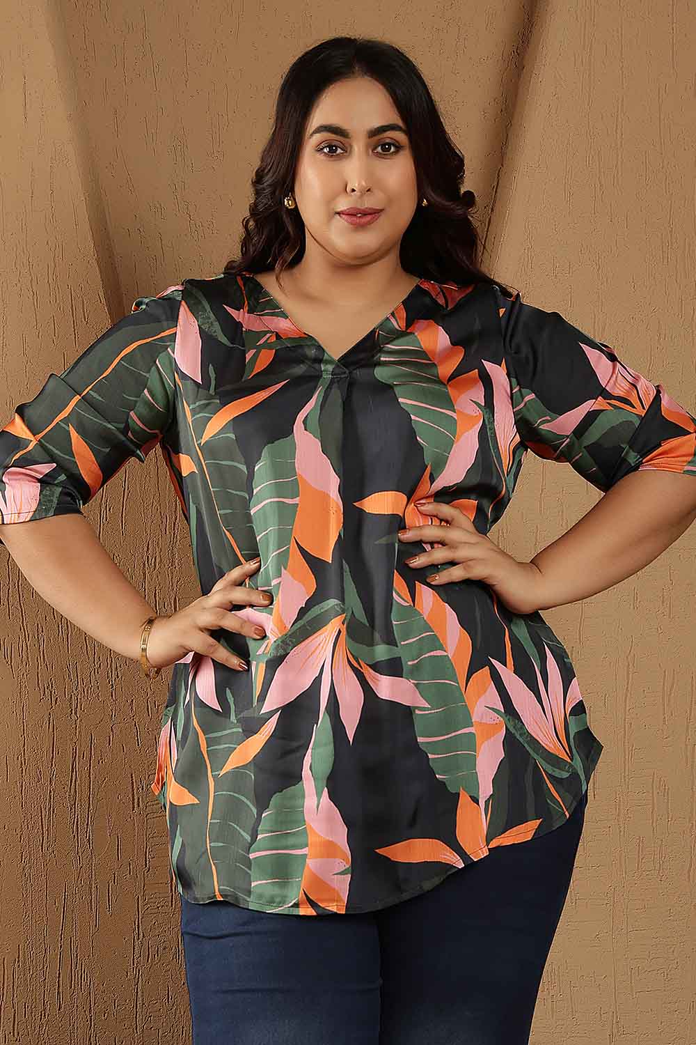 Plus Size Plus Size Black Tropical Leaf Print V-Neck Satin Top