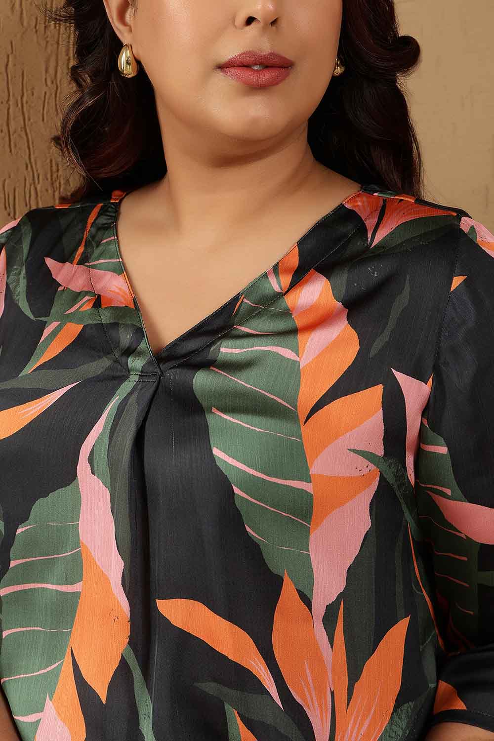 Comfortable Plus Size Black Tropical Leaf Print V-Neck Satin Top