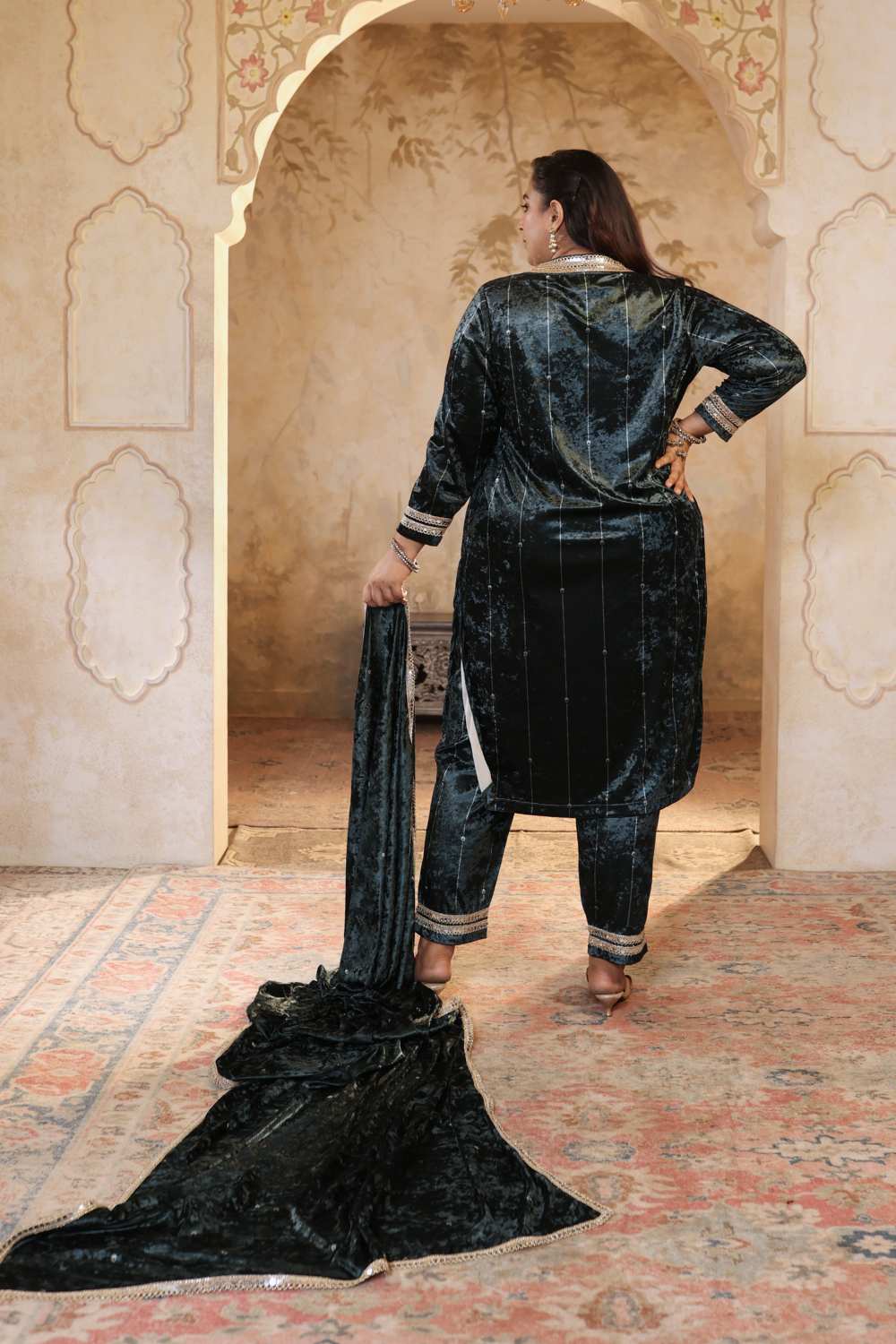 Plus Size Emerald Velvet V Neck Suit Set