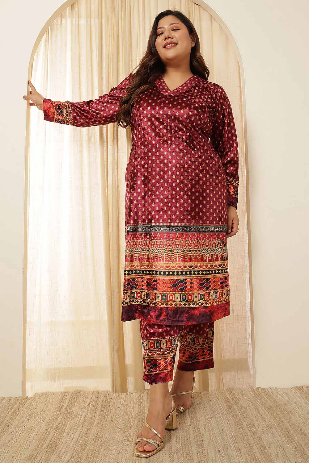 Plus Size Maroon Border Print Velvet Coord Set