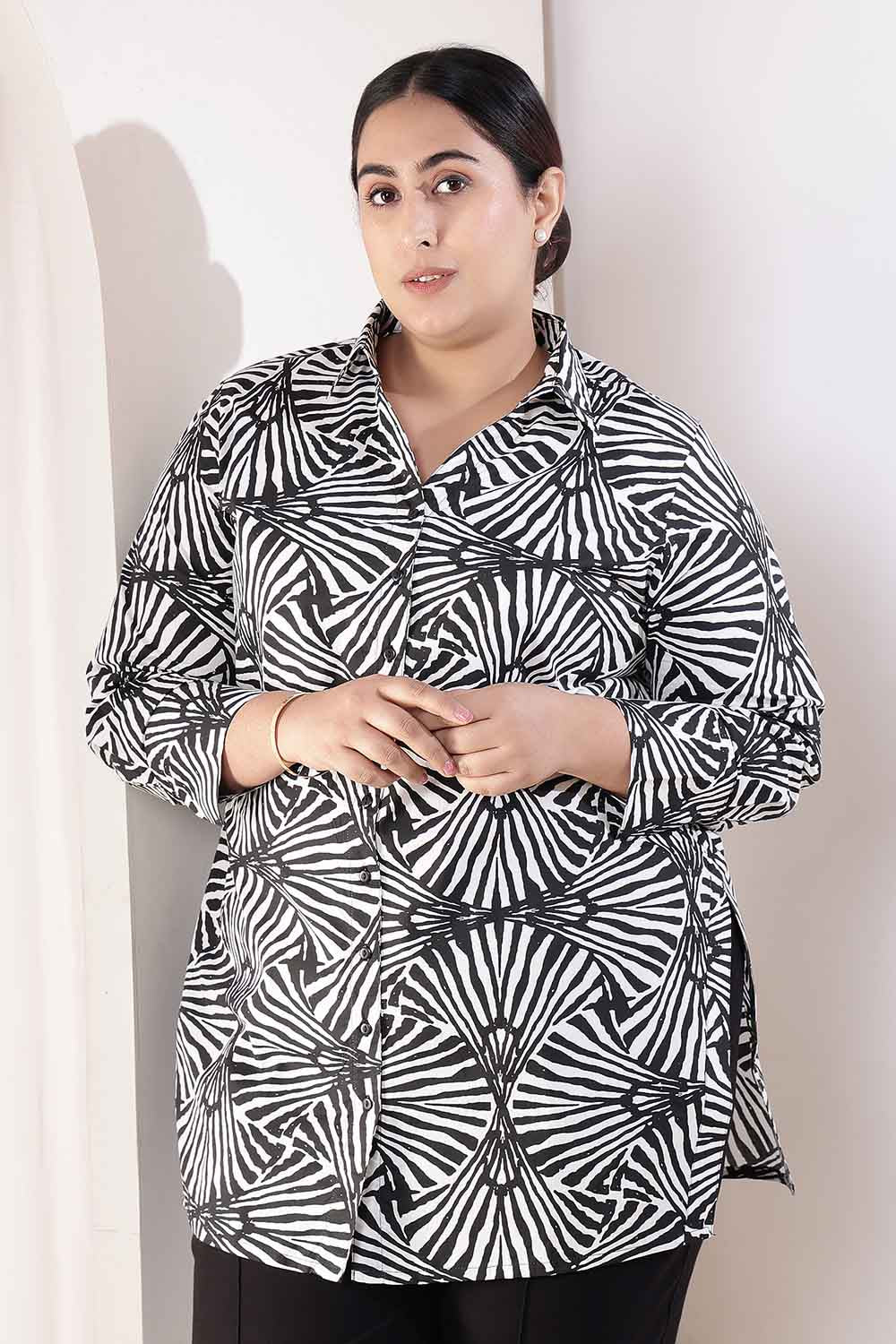 Plus Size Black & White Abstract Print High Slit Styled Cuff Cotton Shirt for Women