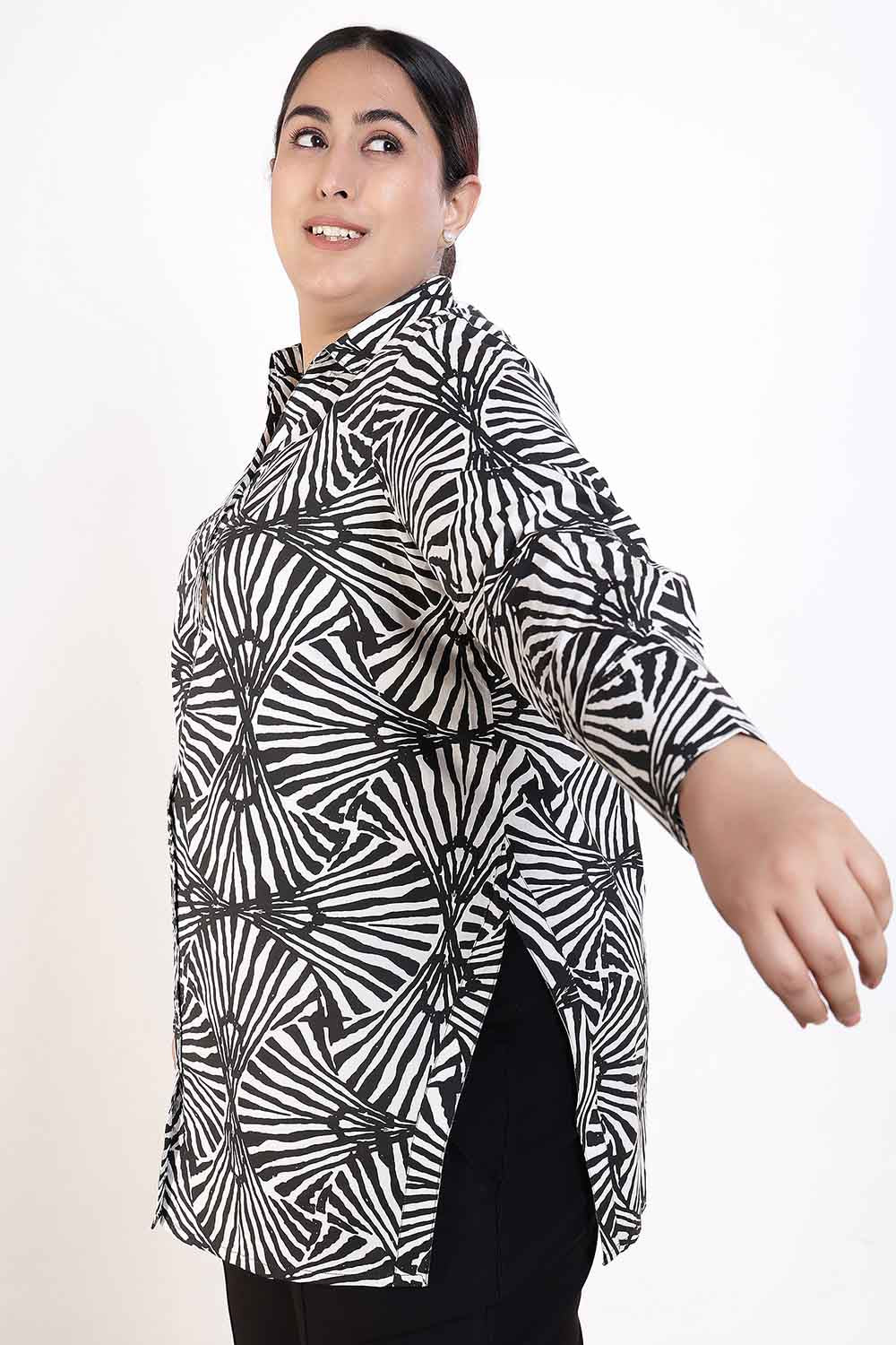 Comfortable Plus Size Black & White Abstract Print High Slit Styled Cuff Cotton Shirt