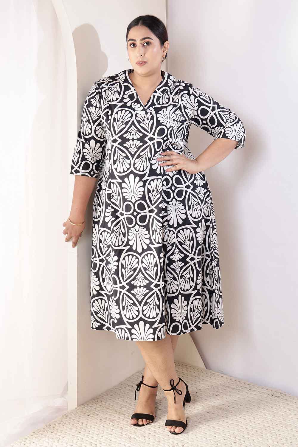 Comfortable Plus Size Black & White Floral Print Cotton Midi Dress