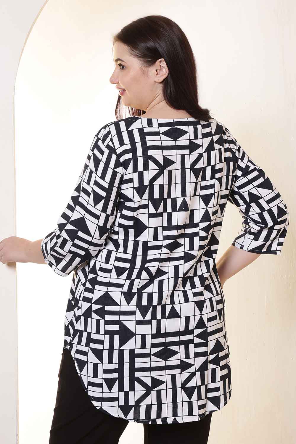Plus Size Black & White Geometric Print V Neck Top