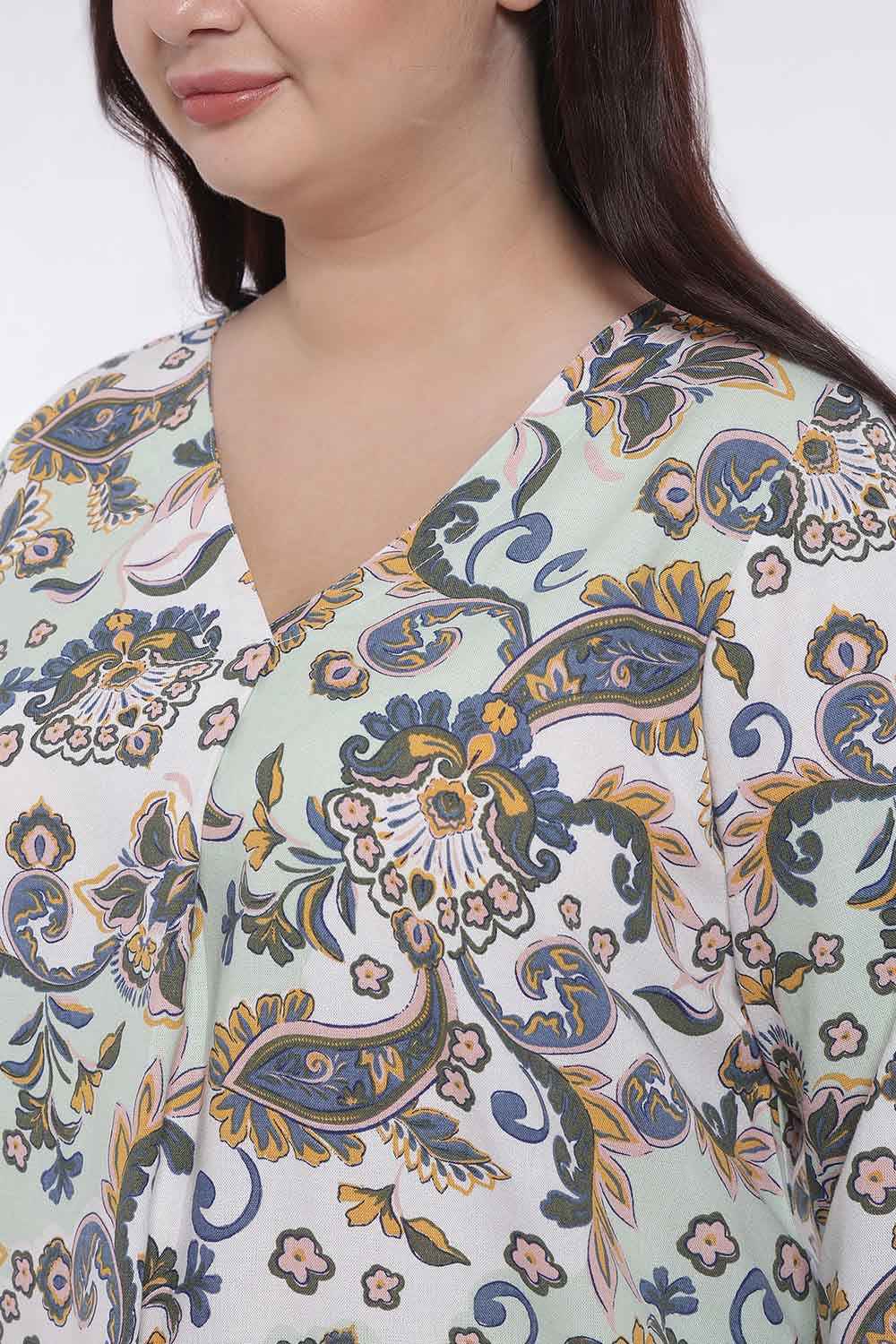 Comfortable Plus Size Green Paisley Print V Neck Cotton Top