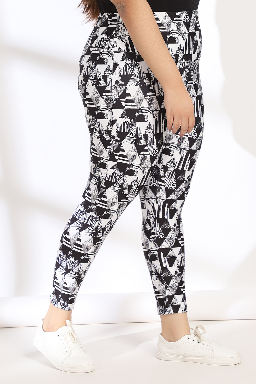 Monochrome Tropical Triangle Tummy Shaper Printed Leggings