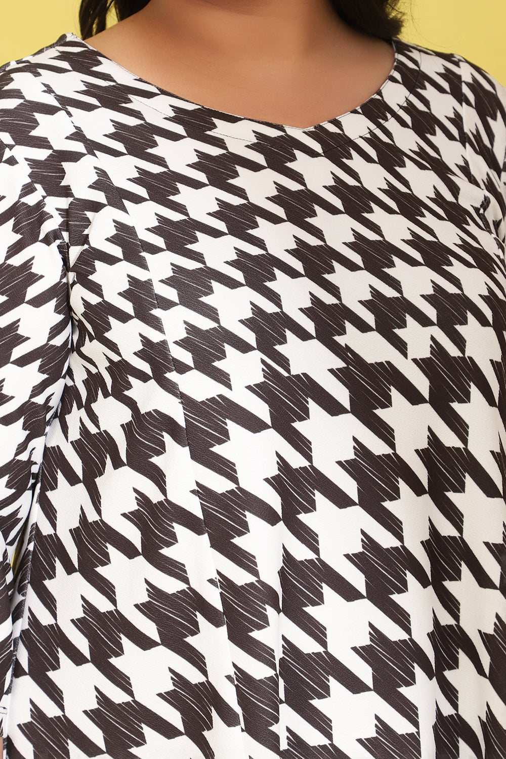 Plus Size Monochrome Houndstooth Printed Dress